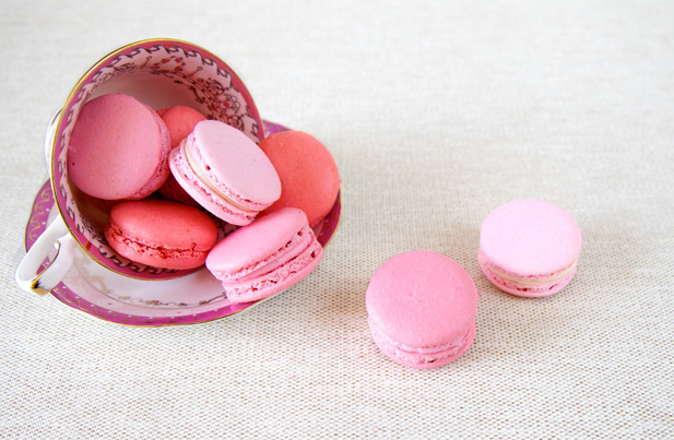 Pretty pink macarons Macarons in pretty pink