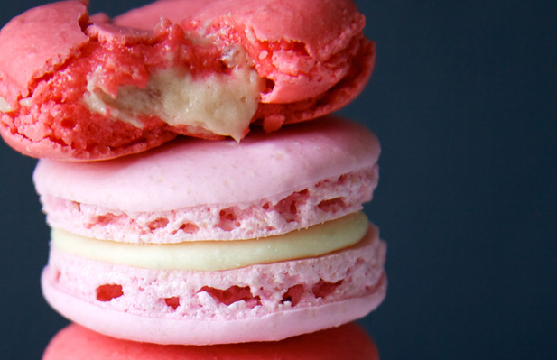 Macaron strawberry filling Macarons with strawberry filling