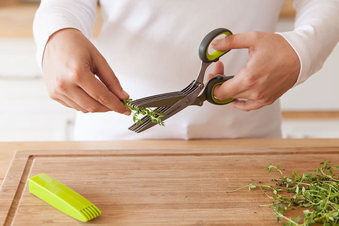 How it works: Yuppiechef Herb Scissors
