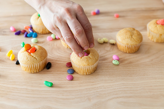 making-pinata-cupcakes